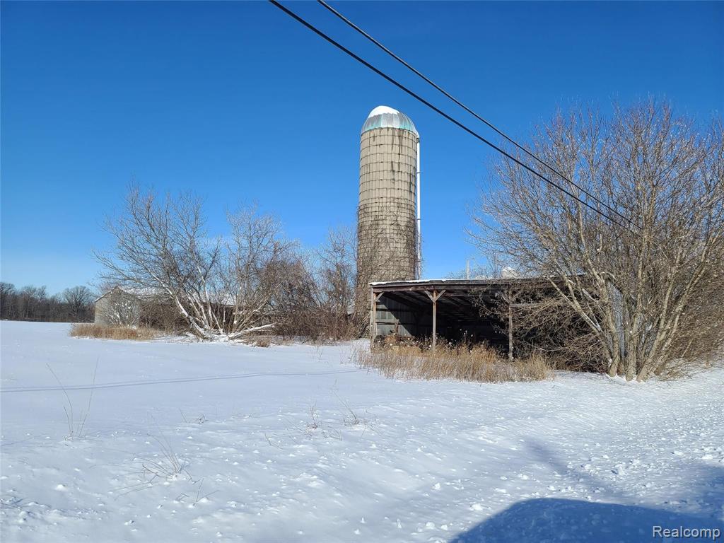 4210 South Genesee Road Grand Blanc, MI 48439 - Photo 12 of 34