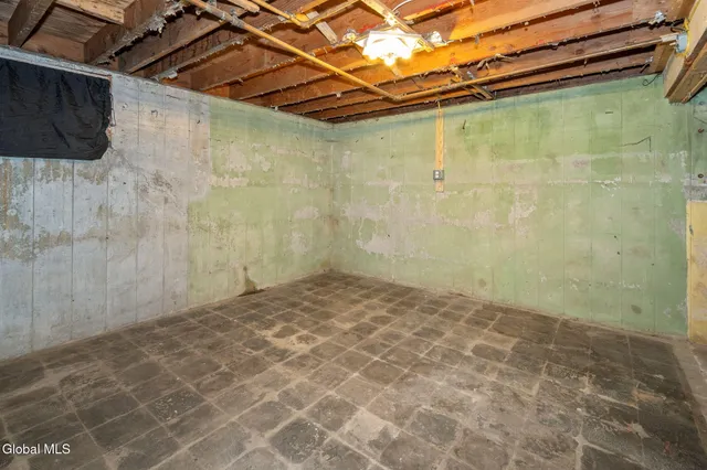 $199,500 | 4 Woodrow Road, Amsterdam, NY 12010