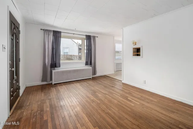 $199,500 | 4 Woodrow Road, Amsterdam, NY 12010