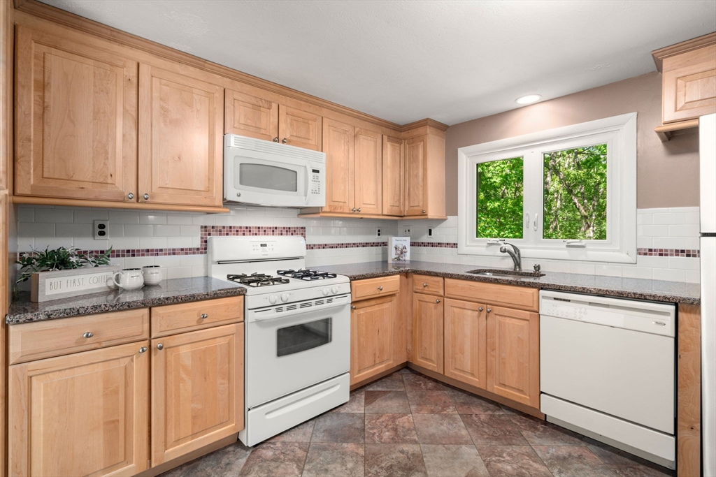 7 Spring Lane Framingham, MA 01701 - Photo 10 of 28 Gallery Image 10