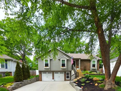 $395,000 | 1920 East Jamestown Drive, Olathe, KS 66062