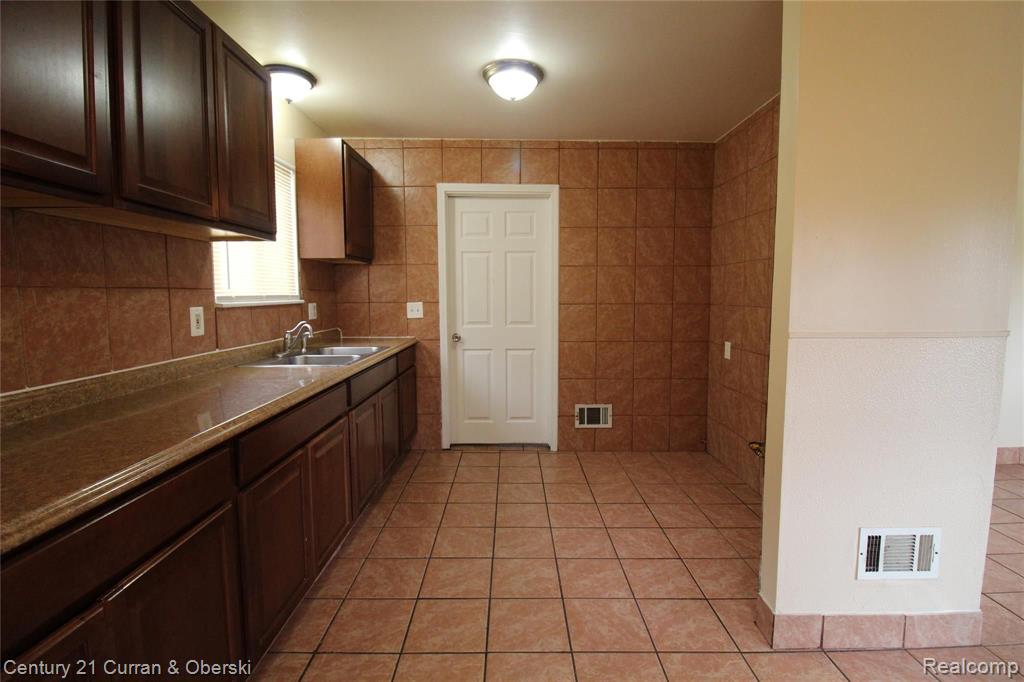 4636 South Gulley Road Dearborn Heights, MI 48125 - Photo 4 of 16