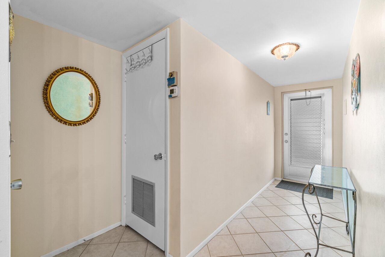 2460 Southwest 22nd Avenue, Unit 809 Delray Beach, FL 33445 - Photo 2 of 26 003-2460Southwest22ndAvenue-809-DelrayBe