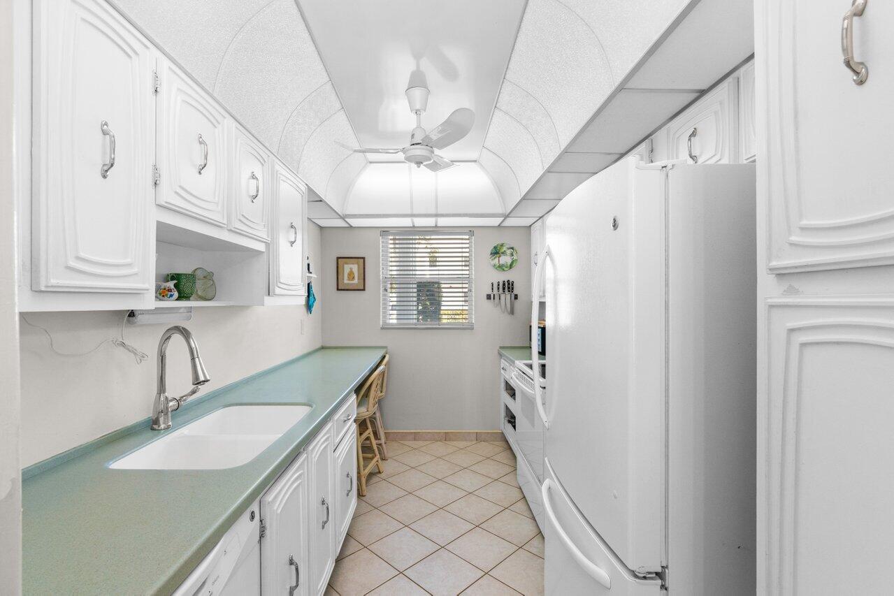 2460 Southwest 22nd Avenue, Unit 809 Delray Beach, FL 33445 - Photo 3 of 26 004-2460Southwest22ndAvenue-809-DelrayBe