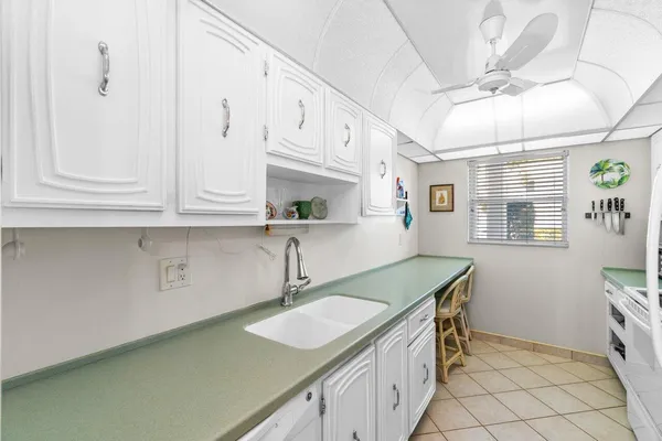 $113,000 | 2460 Southwest 22nd Avenue, Unit 809, Delray Beach, FL 33445