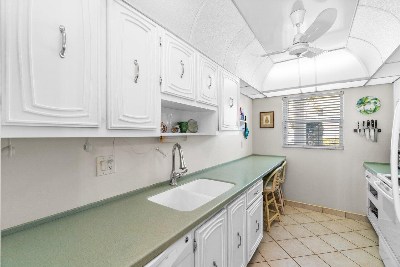 2460 Southwest 22nd Avenue, Unit 809 Delray Beach, FL 33445 - Photo 5 of 26 006-2460Southwest22ndAvenue-809-DelrayBe