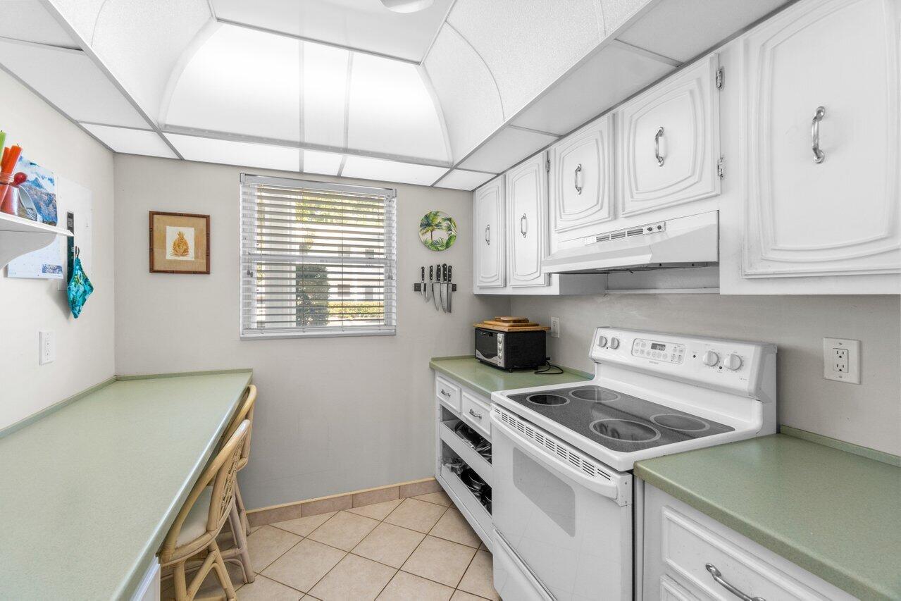 2460 Southwest 22nd Avenue, Unit 809 Delray Beach, FL 33445 - Photo 6 of 26 007-2460Southwest22ndAvenue-809-DelrayBe