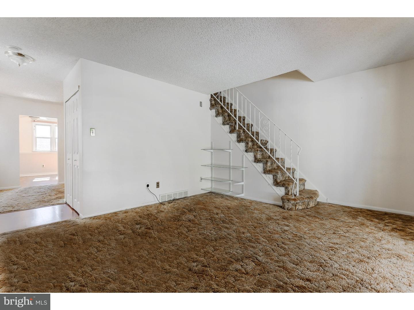 747 Hill Road Philadelphia, PA 19128 - Photo 3 of 17 Gallery Image 3