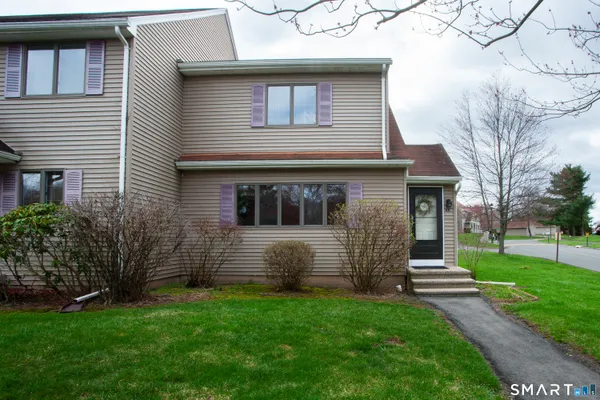 $314,900 | 66 Woodcock Court, Unit 66, Windsor Locks, CT 06096