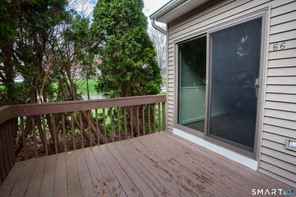 $314,900 | 66 Woodcock Court, Unit 66, Windsor Locks, CT 06096