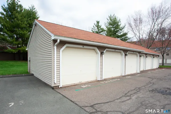 $314,900 | 66 Woodcock Court, Unit 66, Windsor Locks, CT 06096