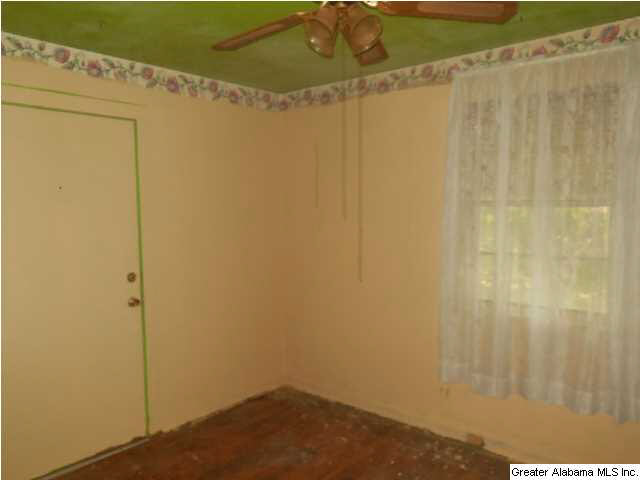 548 25th Street Southwest Birmingham, AL 35211 - Photo 7 of 11