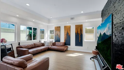 $2,000,000 | 5136 Berryman Avenue, Culver City, CA 90230