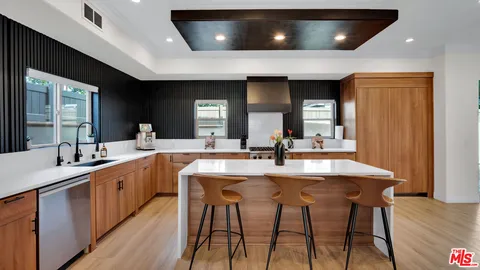 $2,000,000 | 5136 Berryman Avenue, Culver City, CA 90230