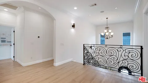 $2,000,000 | 5136 Berryman Avenue, Culver City, CA 90230