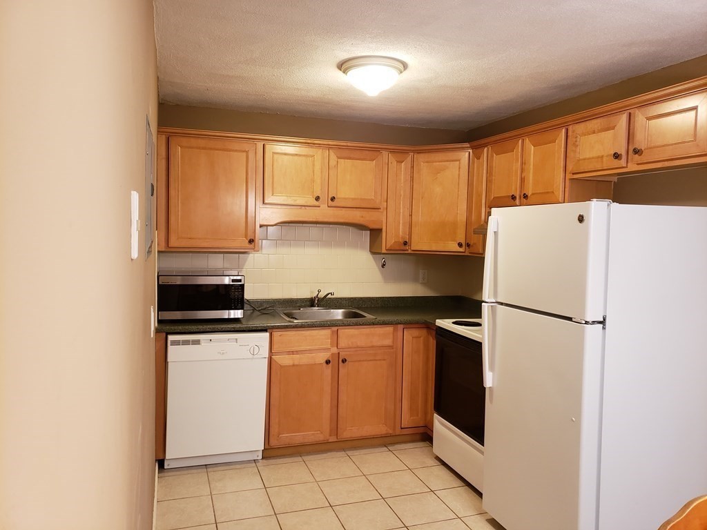 259 Boston Post Road East, Unit 8 Marlborough, MA 01752 - Photo 3 of 17 Gallery Image 3