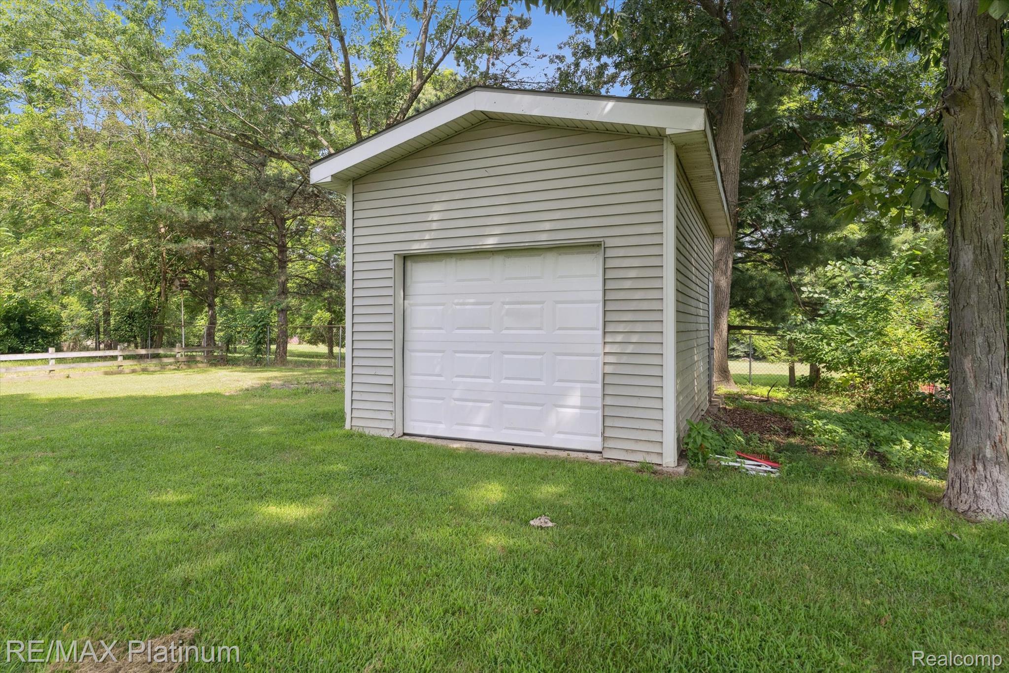 3302 Rolston Road Fenton, MI 48430 - Photo 49 of 54 51-3302-Rolston-Rd-Fenton-MI-48430-WindowStill-49.jpg