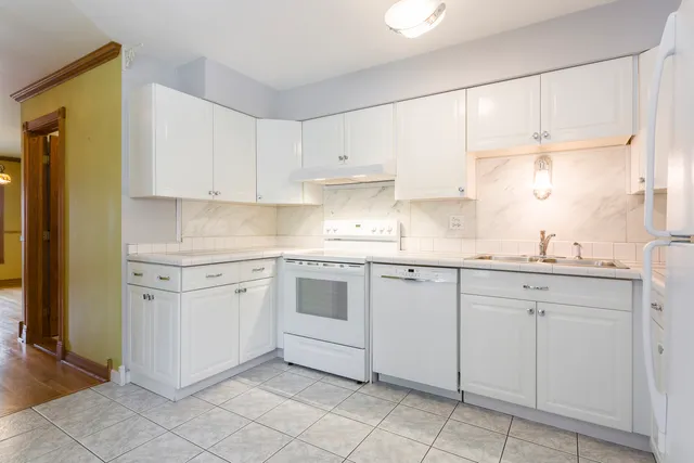 $3,200 | 1301 North Northwest Highway, Park Ridge, IL 60068