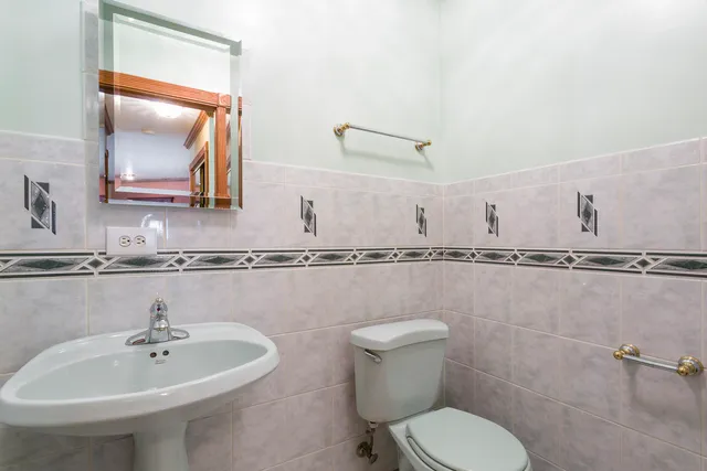 $3,200 | 1301 North Northwest Highway, Park Ridge, IL 60068