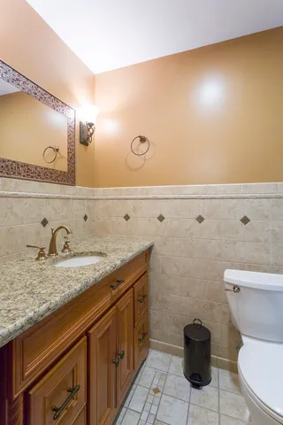 $3,200 | 1301 North Northwest Highway, Park Ridge, IL 60068