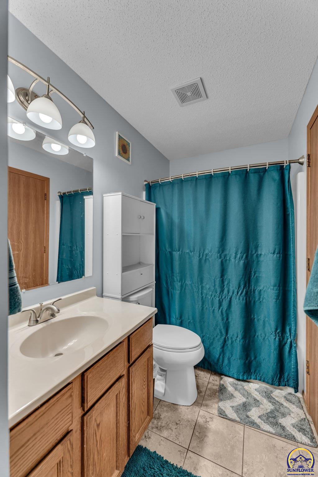 7425 Southwest 27th Street Topeka, KS 66614 - Photo 14 of 25