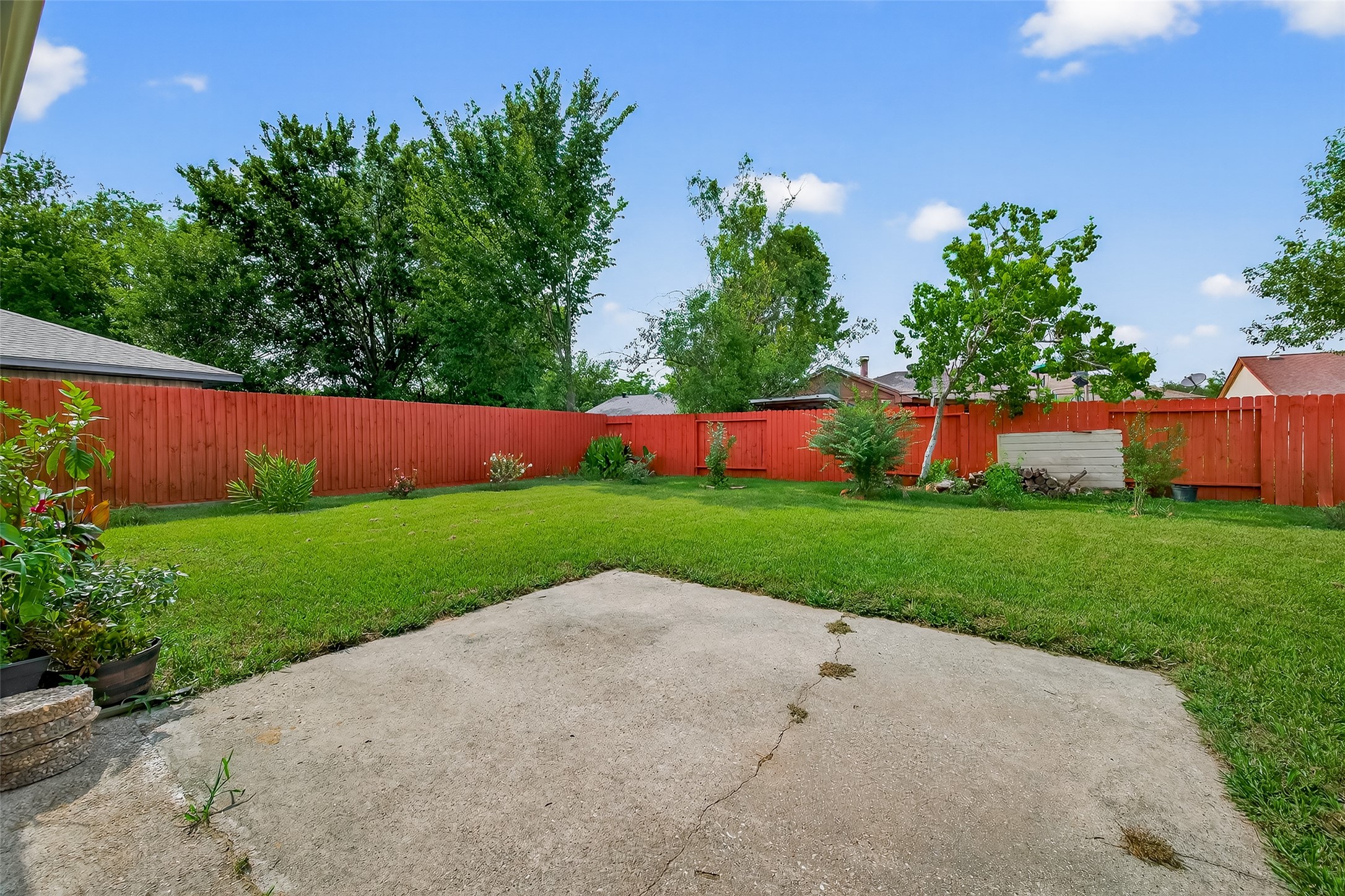2719 Flintrock Circle Houston, TX 77067 - Photo 20 of 22 a view of a garden with large trees