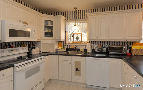 $269,000 | 53 Heritage Village, Unit A, Southbury, CT 06488