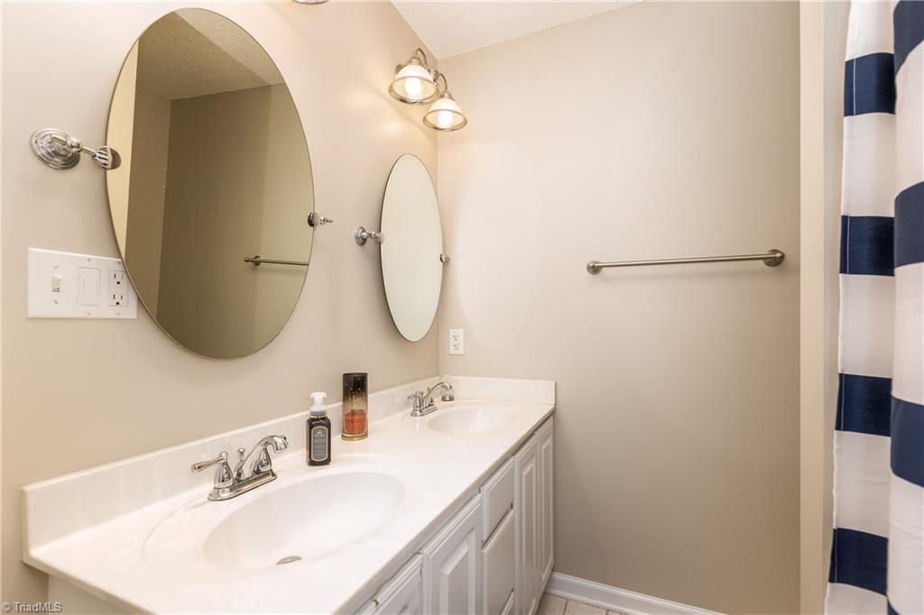 1550 Lake Road Thomasville, NC 27360 - Photo 19 of 31 Gallery Image 19