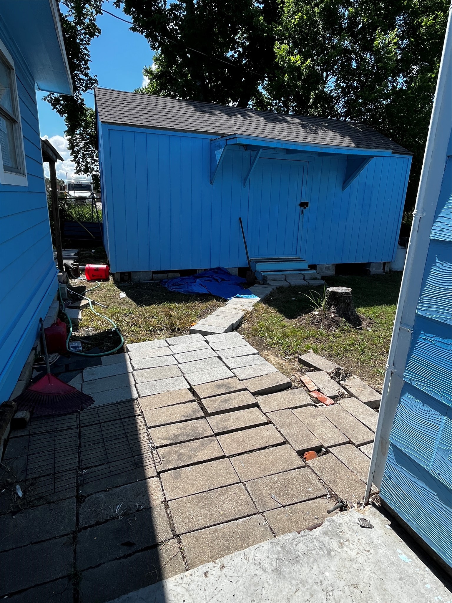 3163 Roe Drive Houston, TX 77087 - Photo 6 of 47 a view of a backyard