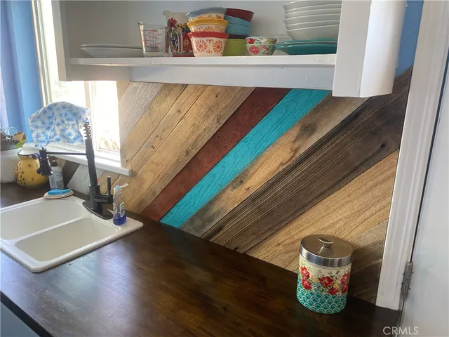 a view of a livingroom with a ceiling fan and window