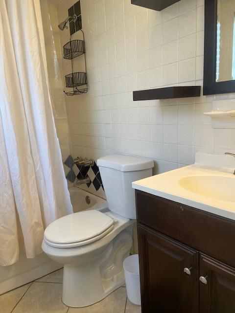 1230 Old Boynton Road, Unit 210 Boynton Beach, FL 33426 - Photo 11 of 25 Bathroom