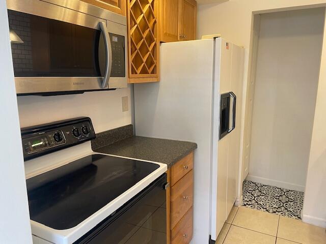 1230 Old Boynton Road, Unit 210 Boynton Beach, FL 33426 - Photo 2 of 25 Kitchen