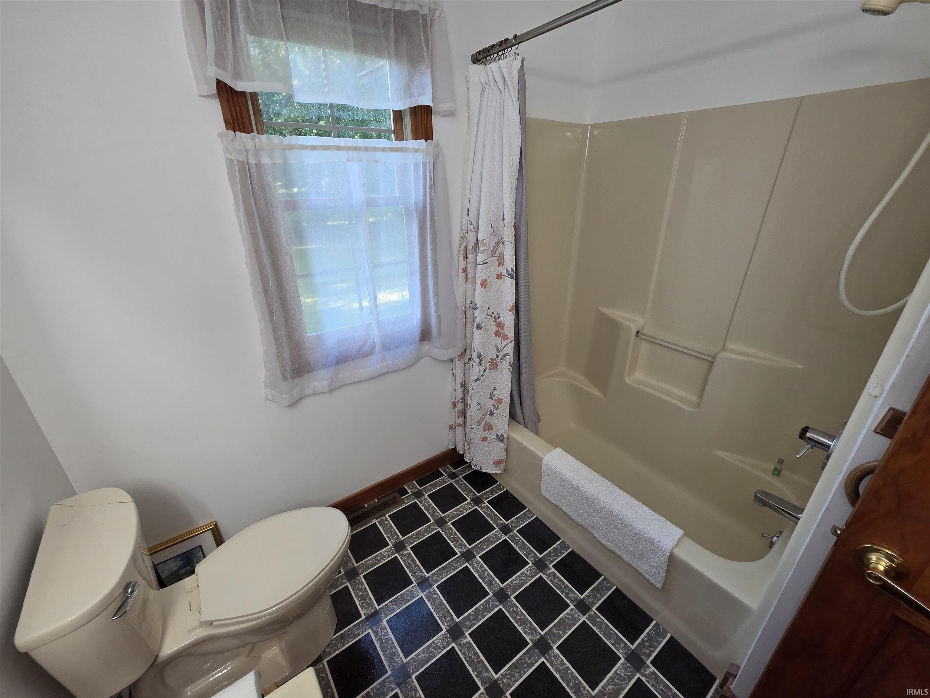 2101 South Sievers Road Vincennes, IN 47591 - Photo 17 of 27 Gallery Image 17
