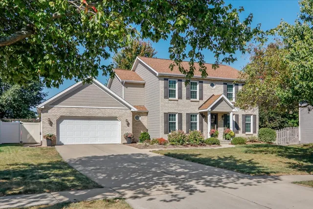 $325,000 | 1505 Paddington Drive, Bloomington, IL 61704