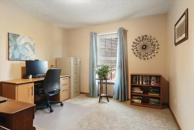 $325,000 | 1505 Paddington Drive, Bloomington, IL 61704