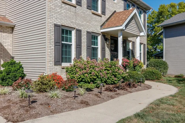 $325,000 | 1505 Paddington Drive, Bloomington, IL 61704