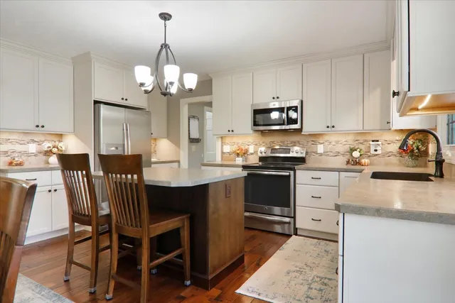 $325,000 | 1505 Paddington Drive, Bloomington, IL 61704