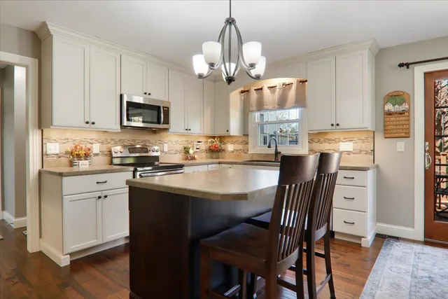 $325,000 | 1505 Paddington Drive, Bloomington, IL 61704