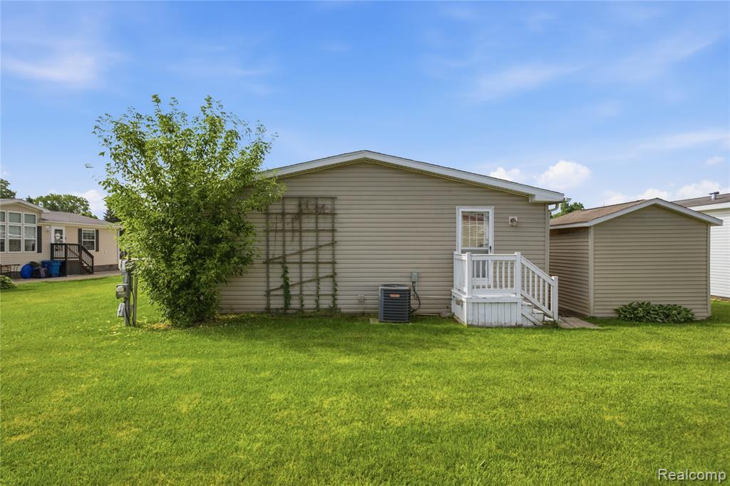 9857 Rembrandt Way Fenton, MI 48430 - Photo 36 of 44