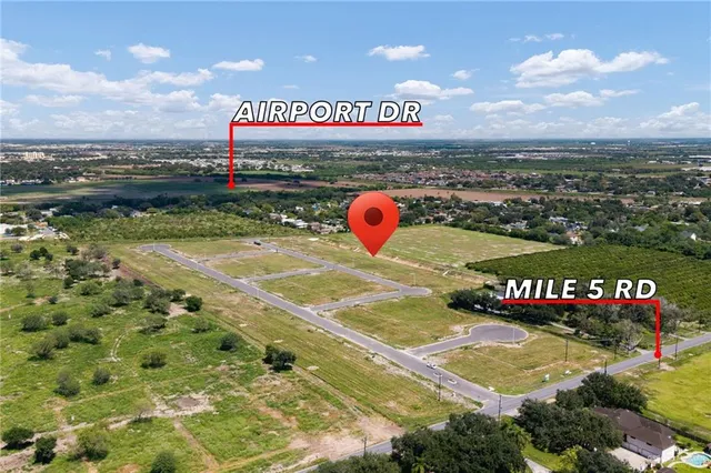 a sign that is sitting on the side of the road