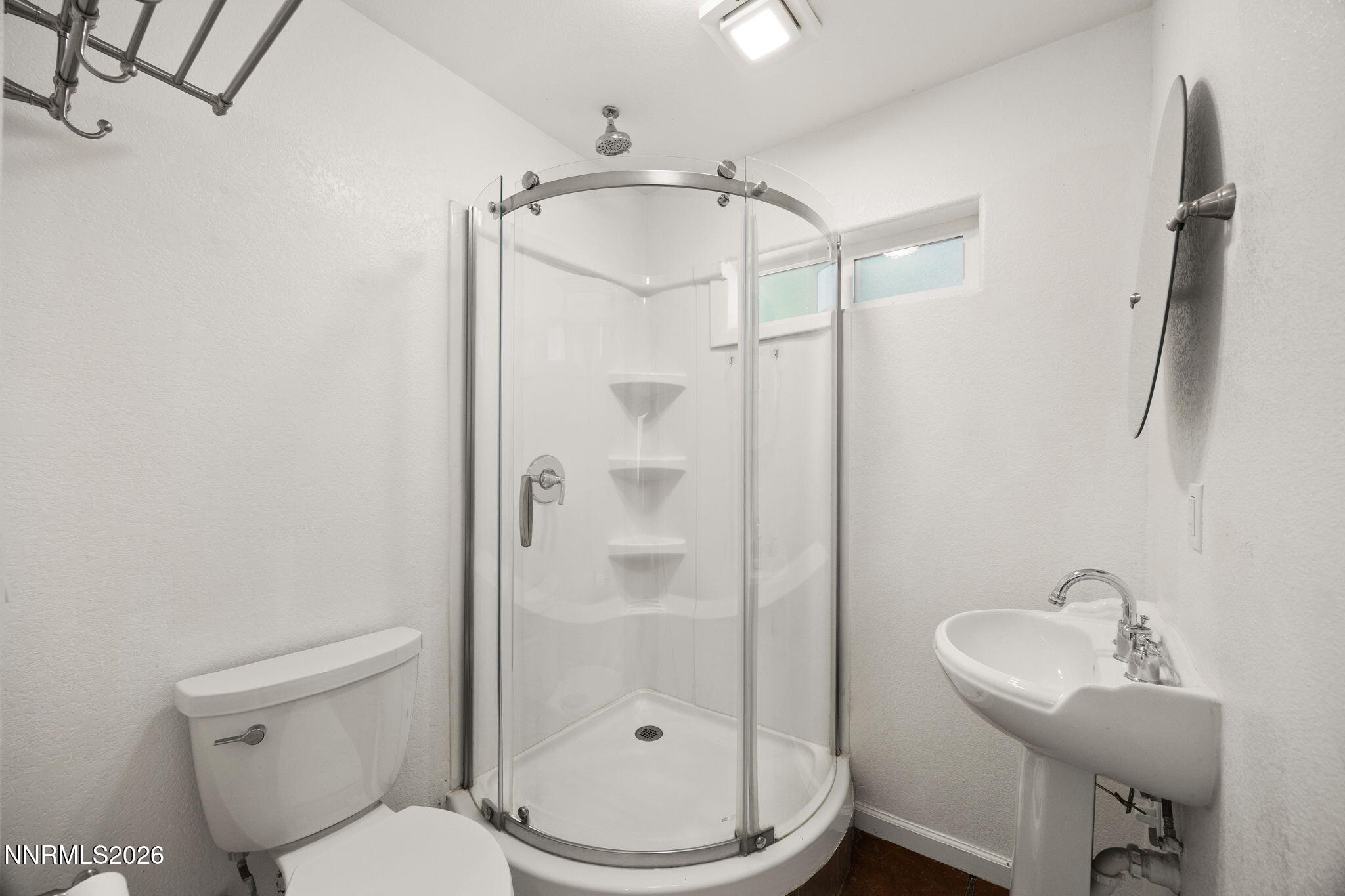 1350 Ridgeway Court Reno, NV 89503 - Photo 17 of 34 a bathroom with a sink toilet and shower