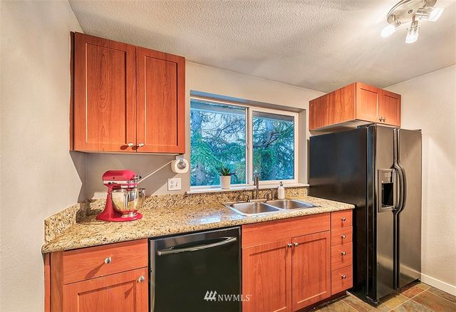 $330,000 | 14018 Northeast 181st Place, Unit E304, Woodinville, WA 98072
