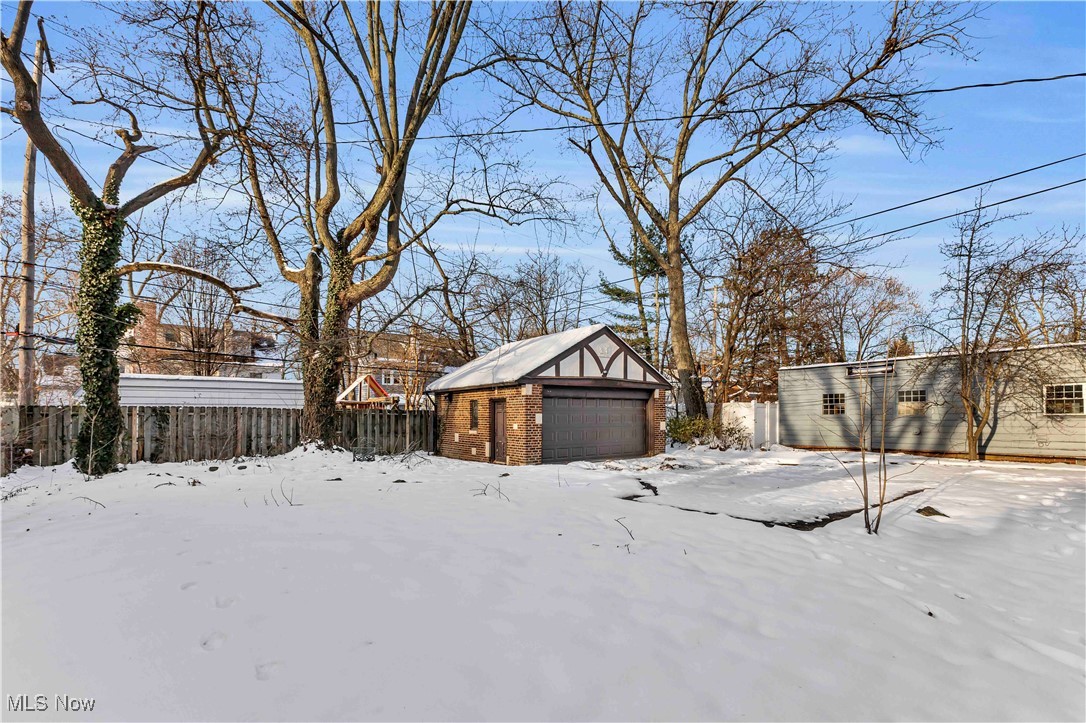 3232 Warrington Road Cleveland, OH 44120 - Photo 6 of 41 Gallery Image 6