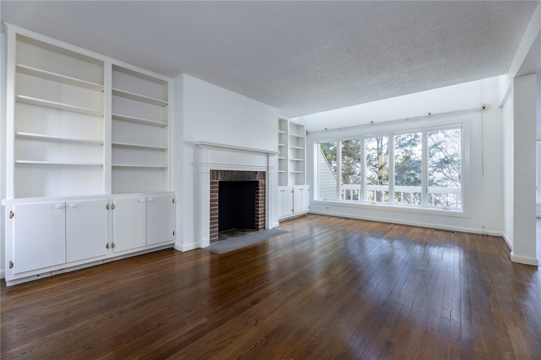 37 Pratt Street Providence, RI 02906 - Photo 5 of 50 Fireplaced living room with winter views of the state house