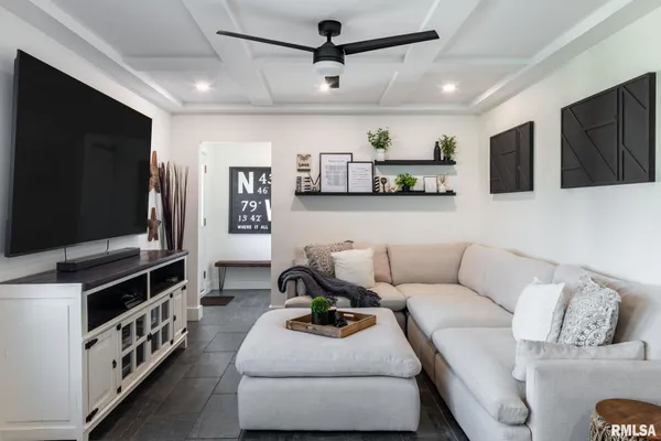 $525,000 | 1210 Dutchman Lake Road, Vienna, IL 62995