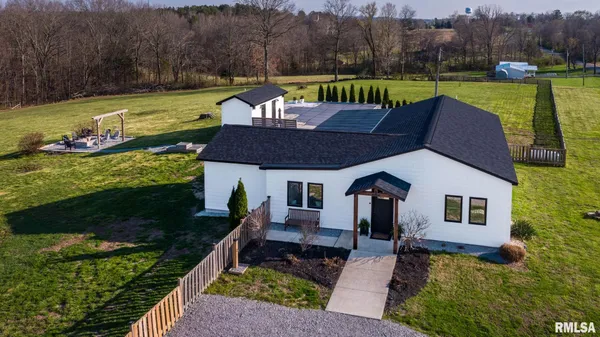 $525,000 | 1210 Dutchman Lake Road, Vienna, IL 62995