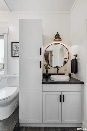 $525,000 | 1210 Dutchman Lake Road, Vienna, IL 62995