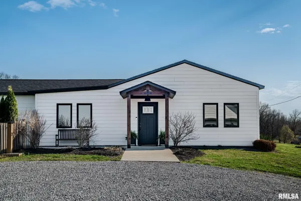 $525,000 | 1210 Dutchman Lake Road, Vienna, IL 62995