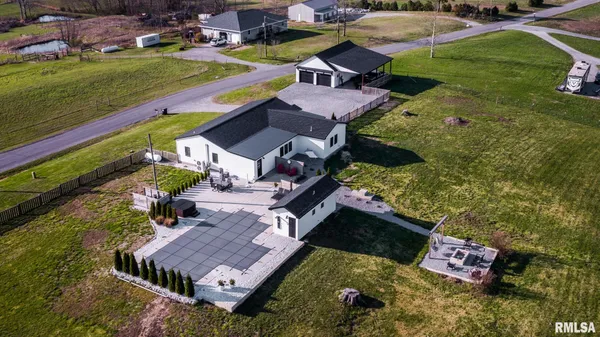$525,000 | 1210 Dutchman Lake Road, Vienna, IL 62995