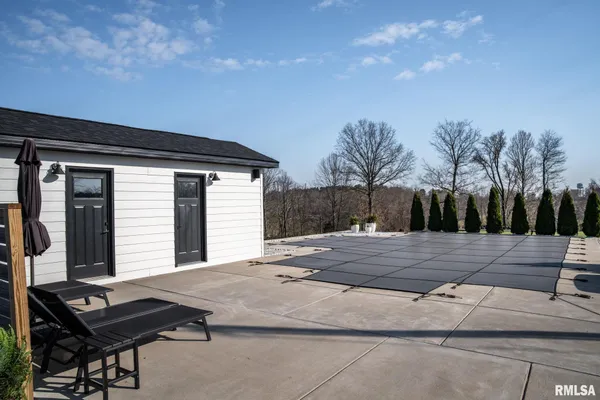 $525,000 | 1210 Dutchman Lake Road, Vienna, IL 62995